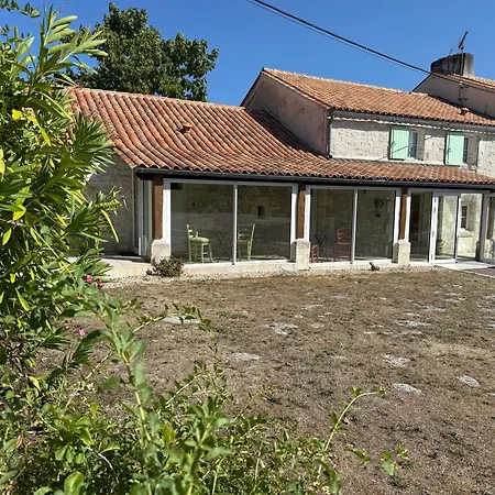 Domaine Du Thie בית הארחה 3*
